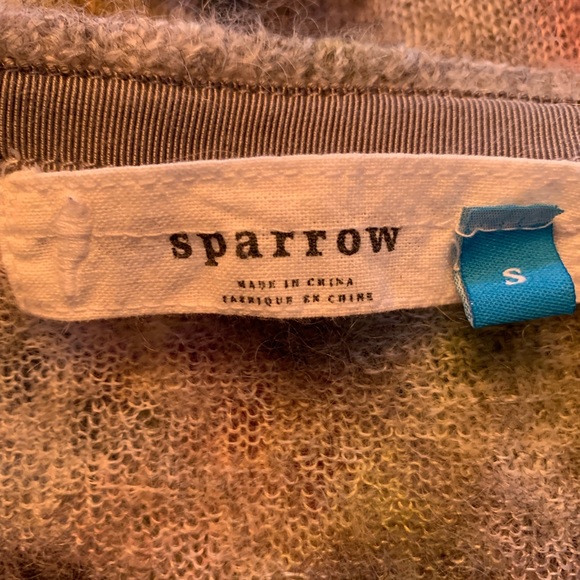 Women’s light sweater. Size small - Picture 6 of 7